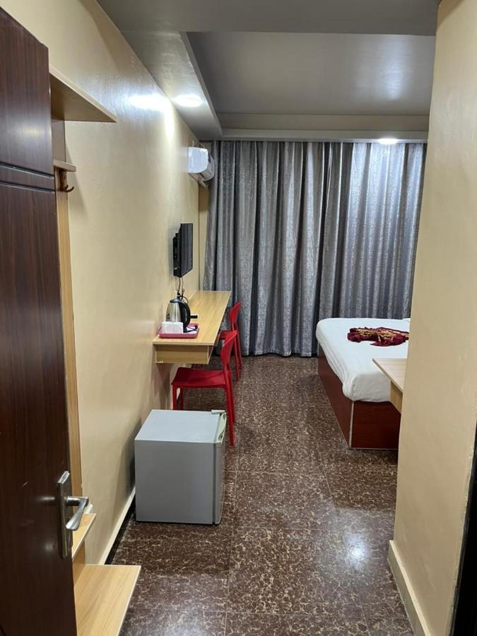 Eastern Plaza Hotel Djoeba Buitenkant foto